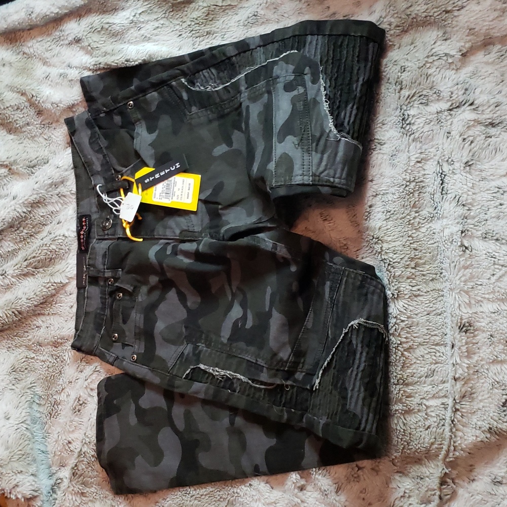 Army fatigue style skinny jeans size 14 boys stretchy, distressed with tags.